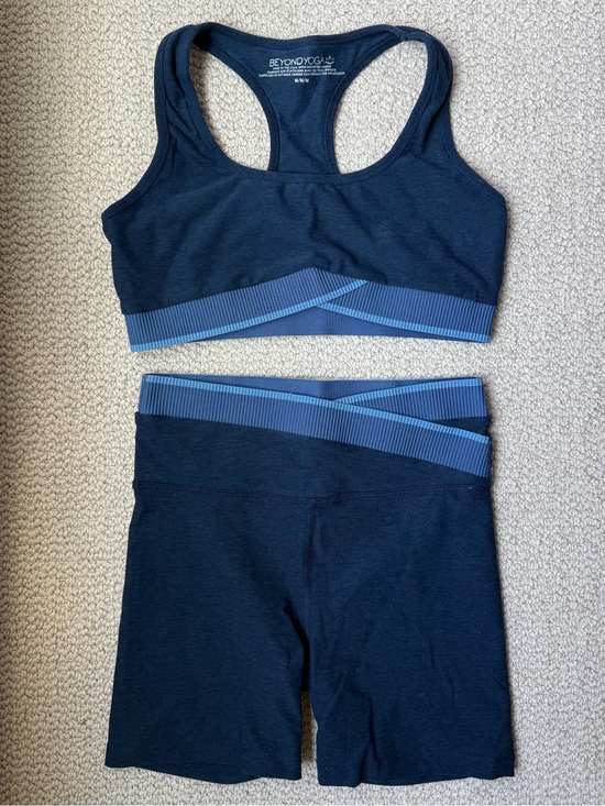 Beyond Yoga Pants - Beyond Yoga In the Mix Set (bra med, shorts small)